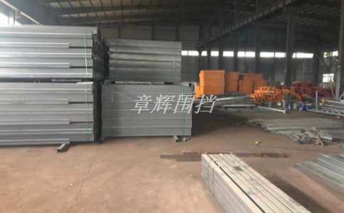 簡(jiǎn)易圍擋的照明設(shè)施是否需要考慮夜間通行需求？