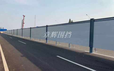 簡易圍擋在保障交通安全方面有哪些作用？（簡易圍擋在交通中的應(yīng)用價值）