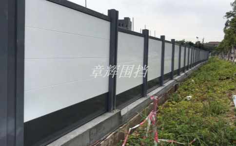 簡(jiǎn)易圍擋在城市橋梁施工中的顏色應(yīng)該如何配置？（城市橋梁施工中簡(jiǎn)易圍擋的顏色選擇要求）