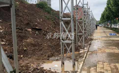 簡易圍擋在城市軌道交通系統(tǒng)建設(shè)中的顏色應(yīng)該如何選定？（城市軌道交通系統(tǒng)中簡易圍擋的色彩選擇要求）